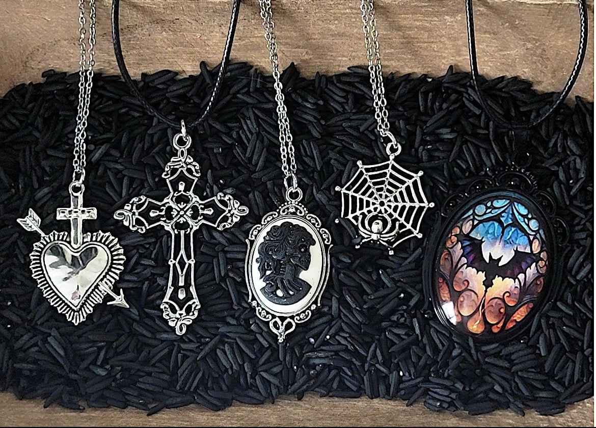 Gothic Trinket Mix Mystery Scoop | Beads, Charms & Pendants | Skulls, Ravens, Skeleton Keys, Coffins, Bats | Witchy, Dark